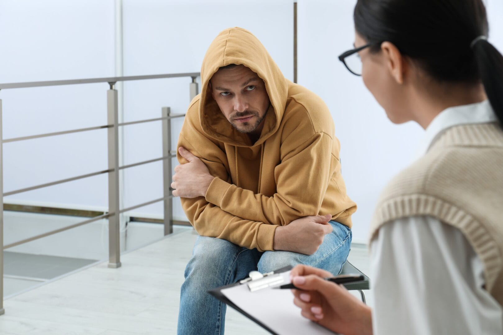 doctor treating patient for xanax withdrawal